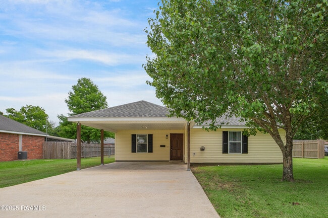 Building Photo - 314 East Dr