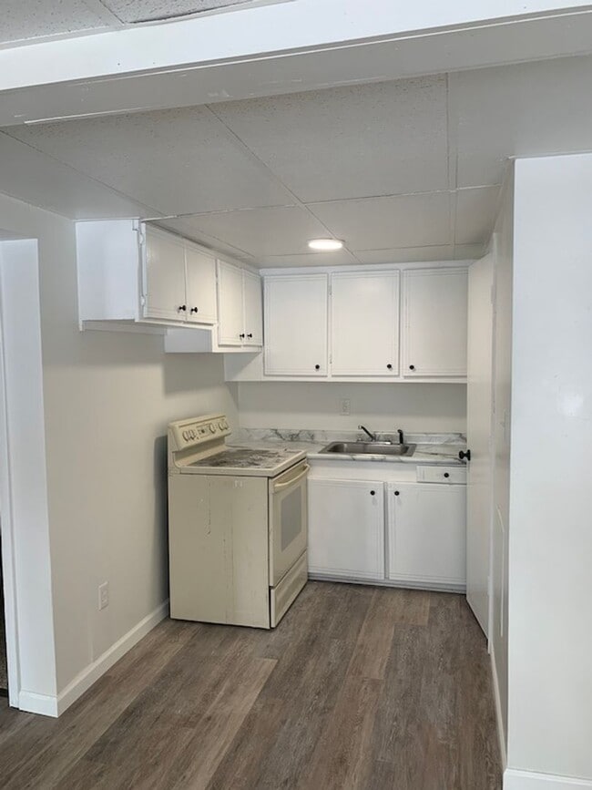 Building Photo - 221 W Union St