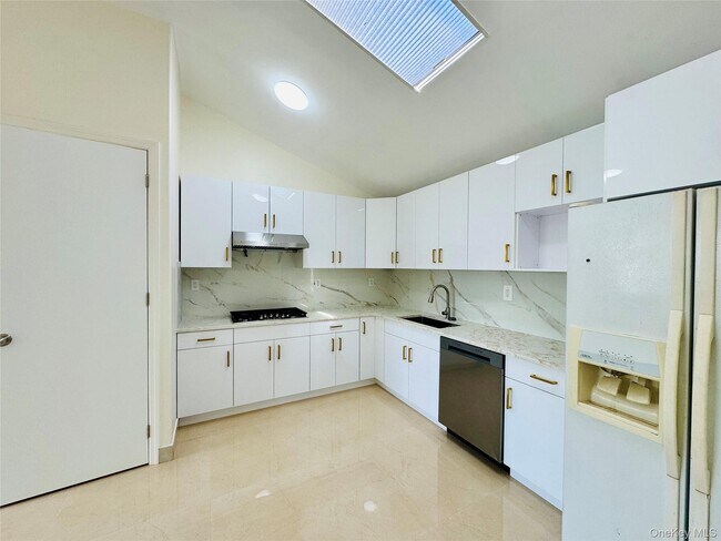 Foto del edificio - 61-45 Parsons Blvd