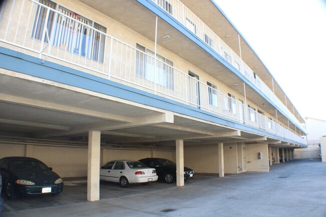 Building Photo - 14037 Cerise Ave