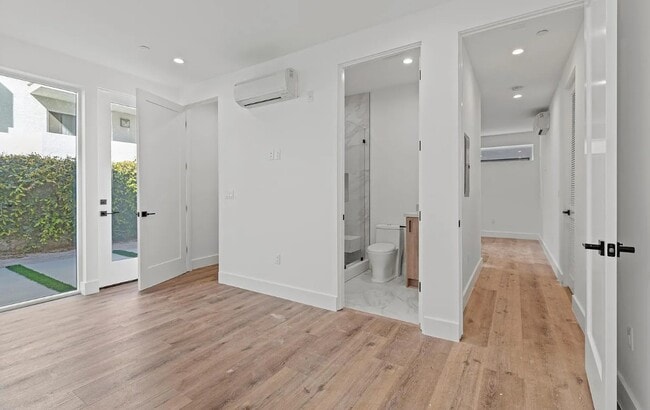 Building Photo - 10919 Hesby St