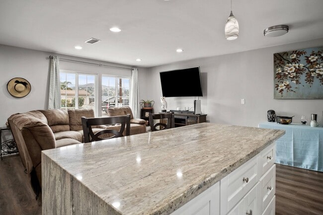 Building Photo - 4 Bedroom Spring Valley Home