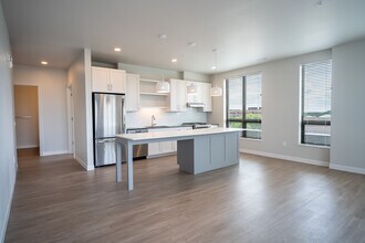 Building Photo - Avenir Apartments