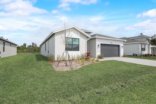Building Photo - 5946 SE Sky Blue Cir