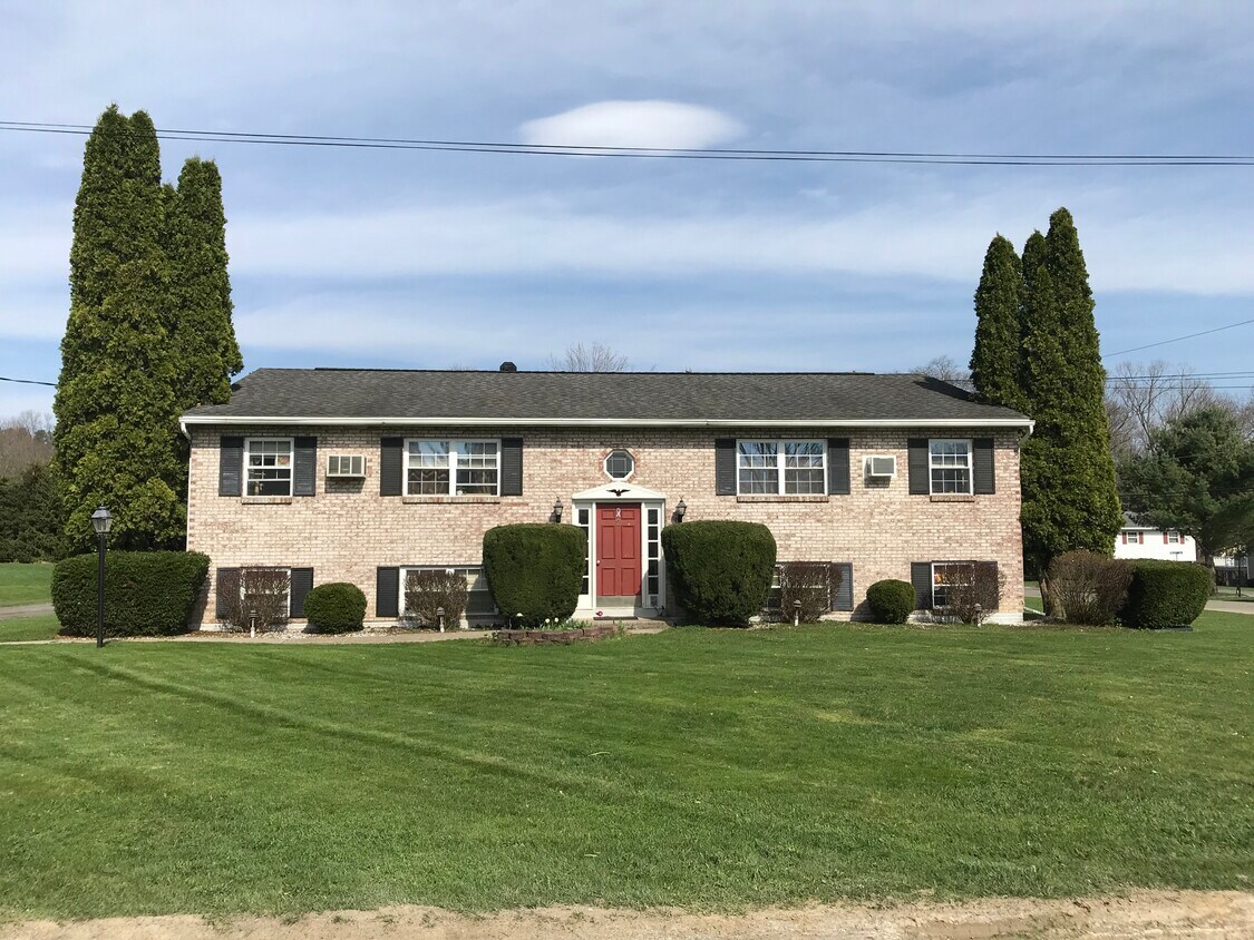 Primary Photo - 2 Winston Dr