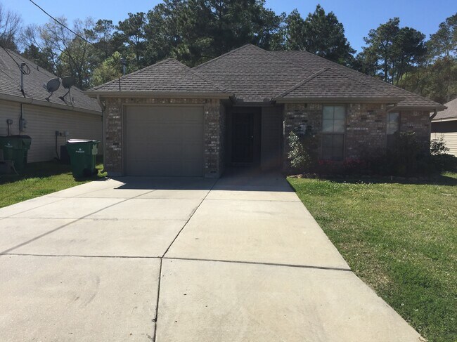 Building Photo - 6585 Westwood Village Drive