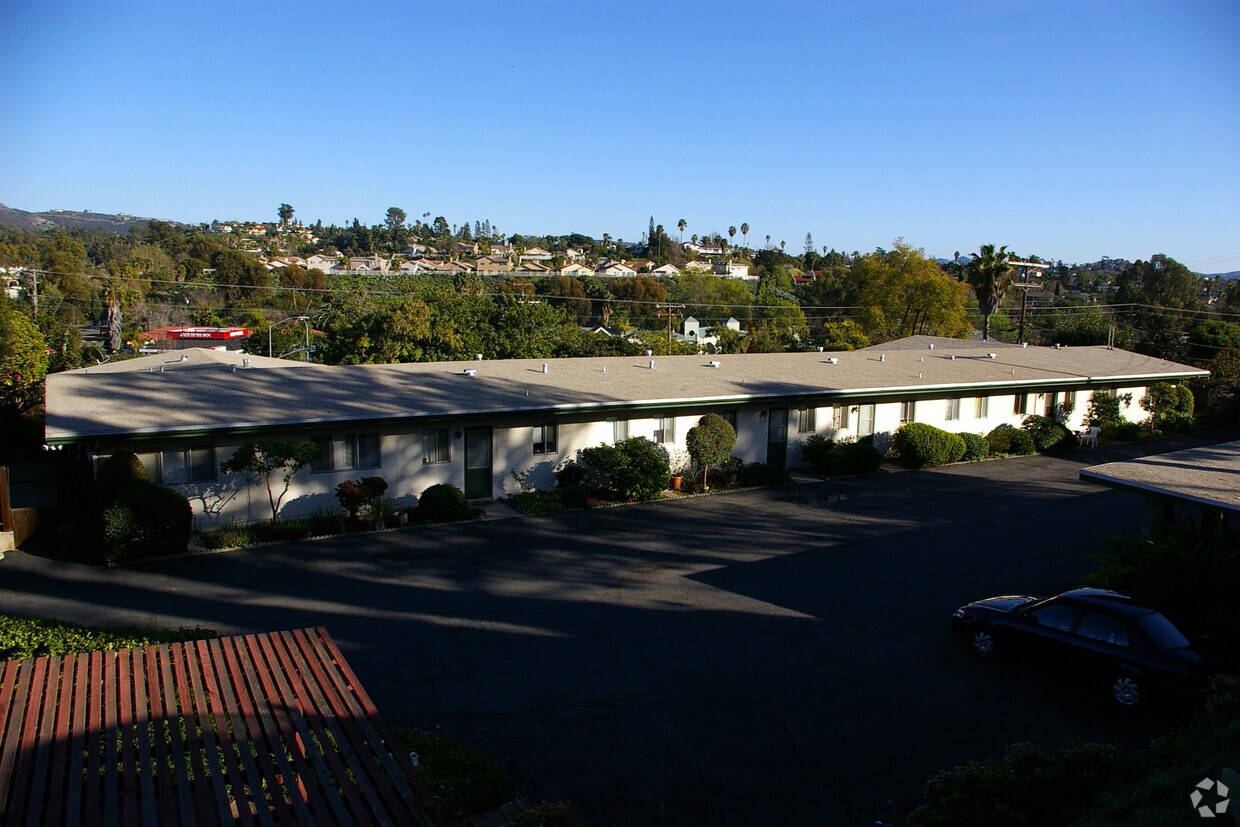Building Photo - Golden Vista