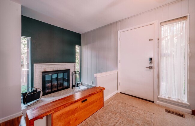 Building Photo - Spacious 5-Bedroom End-Unit Townhome in Reston with 3 Finished Levels, Renovated Kitchen & Fenced...