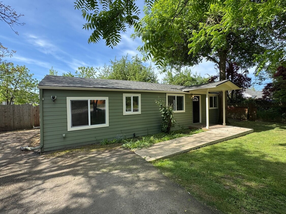 Primary Photo - 3 Bedroom House off Coburg Road