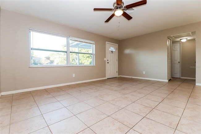 Foto del edificio - 1429 Spring Ln
