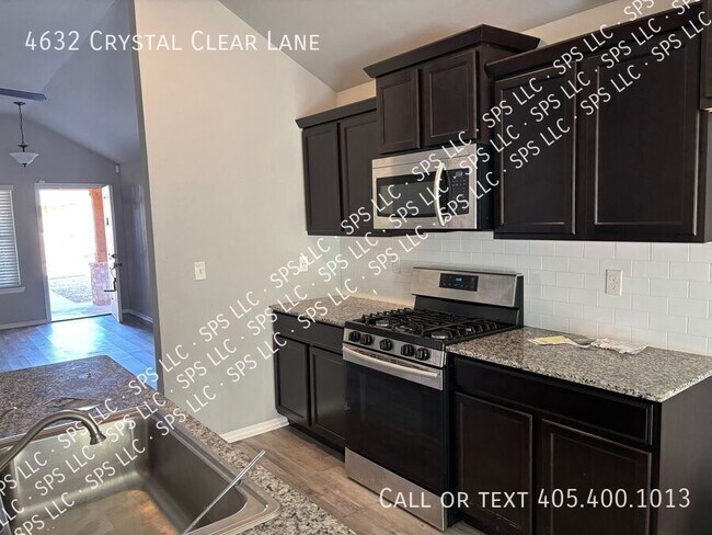 Foto del edificio - 4632 Crystal Clear Ln