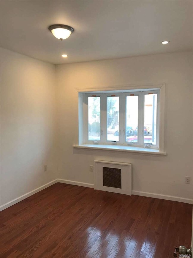 Foto del edificio - 142-30 60th Ave