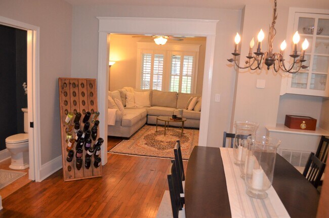 Foto del edificio - 833 Brandon Ave