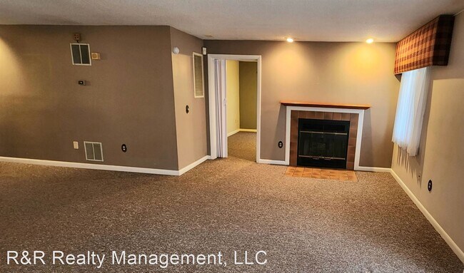 Foto del edificio - 2 br, 2.5 bath House - 12 Oakwood Lane