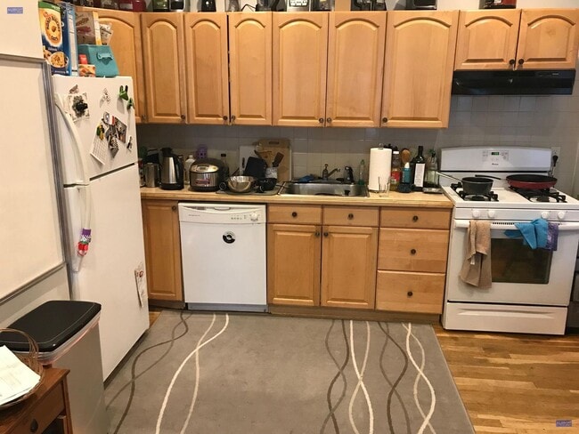 Central Square - Central AC - Updated - On site Laundry - Bike Storage - Central Square - Central AC - Updated - On site Laundry - Bike Storage Apartment