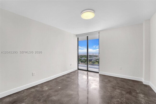 Building Photo - 20515 E Country Club Dr