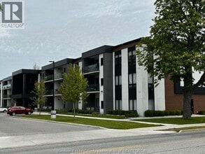 Building Photo - 140 Main St E