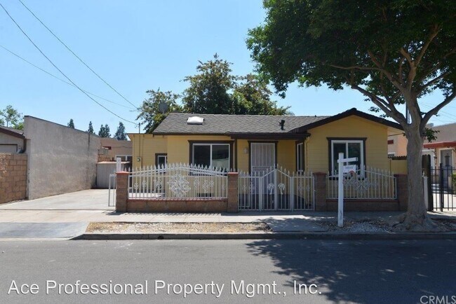 Building Photo - 2 br, 1 bath House - 807 W. Chestnut Street