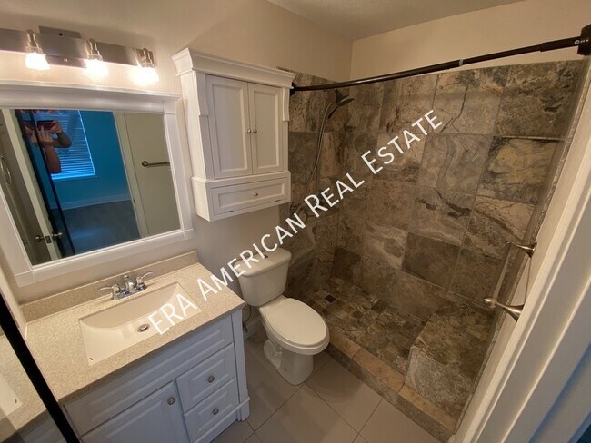 Building Photo - NEWLY RENOVATED NICEVILLE HOME!