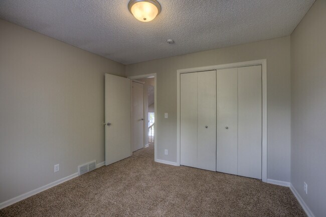 Foto del edificio - Convenient location! Side Split in Western Omaha.