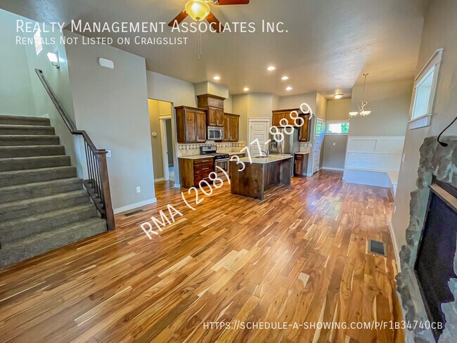 Building Photo - One of a Kind 3 Bedroom House in a Fantast...