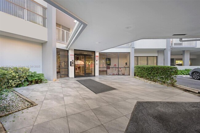 Foto del edificio - 1300 NE Miami Gardens Dr