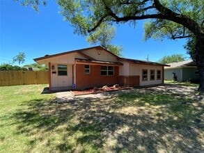 Building Photo - 2813 Arcady Dr