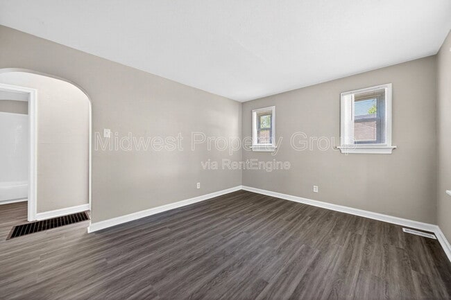 Building Photo - 10066 Dorothy Ave