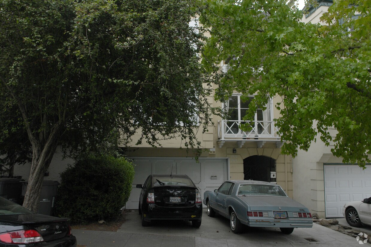 Building Photo - 2518-2520 8th Ave