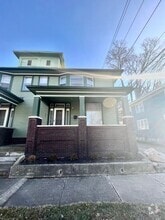 Building Photo - 1115 College St