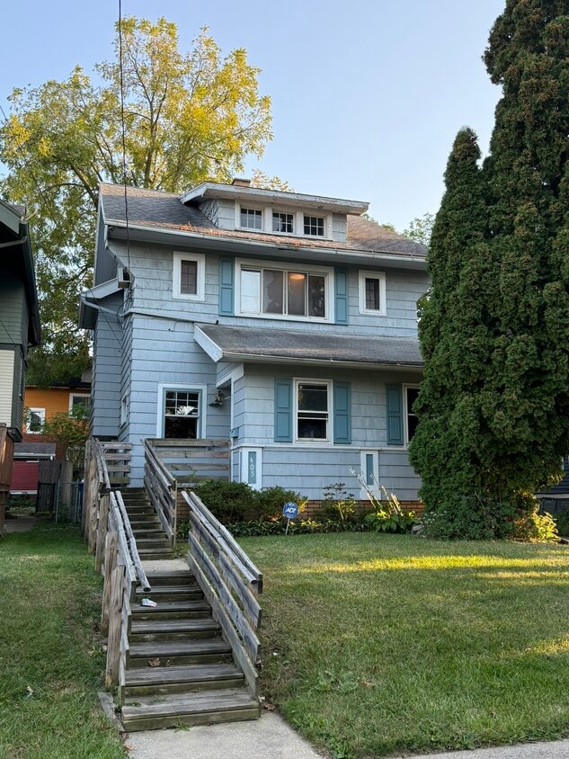 Primary Photo - 405 Islington St