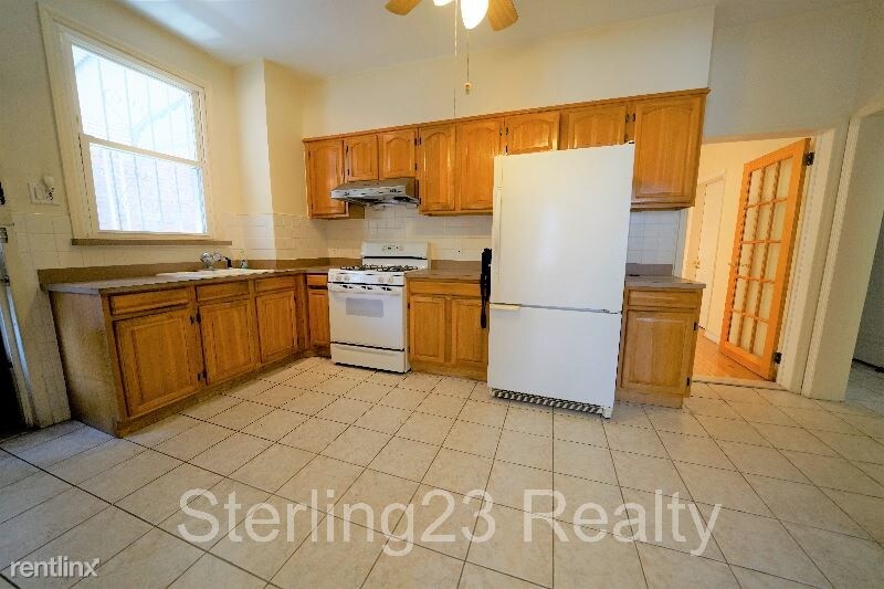 Primary Photo - 3 br, 1 bath Apartment - 32-81 45 st 1 Unit 1