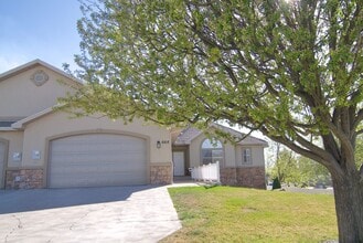 Building Photo - 668 Eaglewood Dr