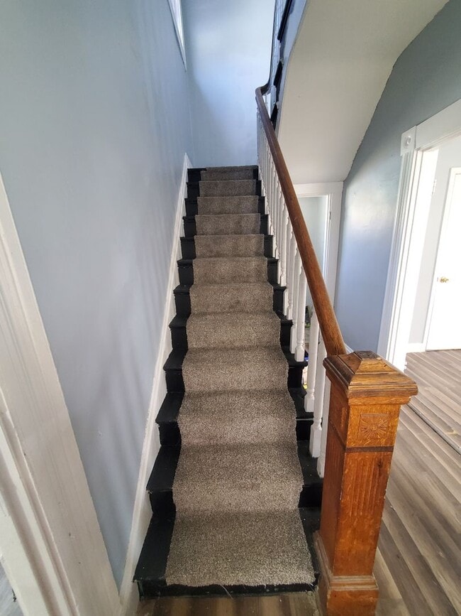 Building Photo - Spacious 3 Bedroom 1.5 Bath House in Price...