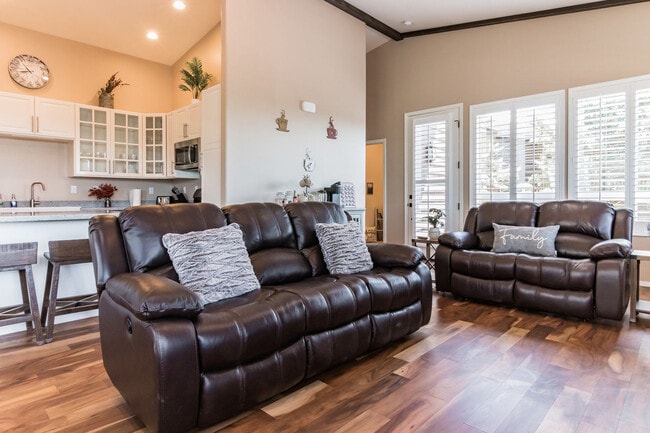 Building Photo - 1156 E Elk Rim Ct