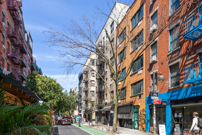 Building Photo - 20 Clinton St