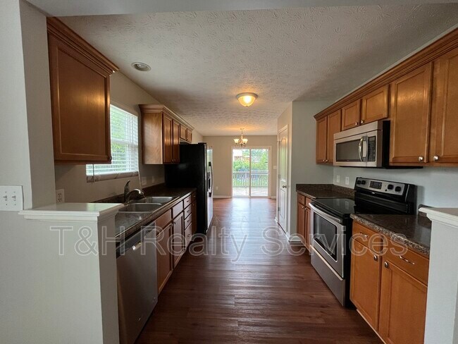 Building Photo - 4334 Round Lake Bend