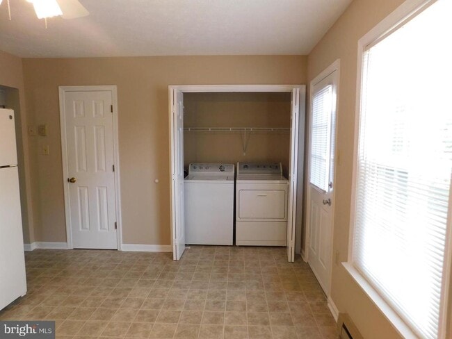 Building Photo - 2924 Packer St