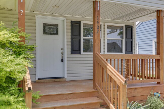 Building Photo - 1405 Baychester Ave