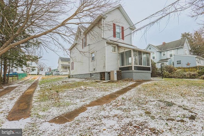 Building Photo - 9 Glenmore Ave