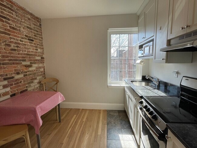 Building Photo - 285 Harvard St