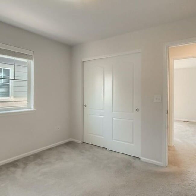 Building Photo - Desirable Thornton Living: Light and Bright 4-Bedroom Home in a Well-Cared-for Neighborhood