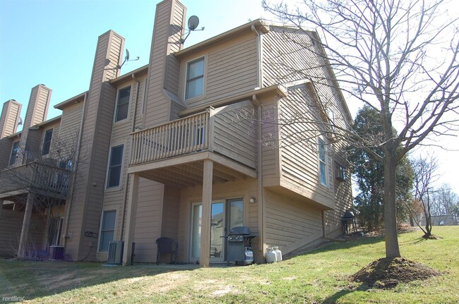 Building Photo - 3 br, 2.5 bath Condo - 2028 Bancroft Dr