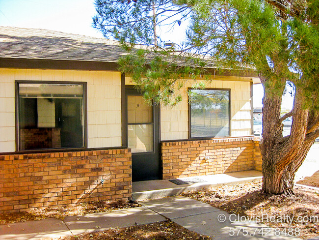 Front of Apartment - 805 Stanton Plz
