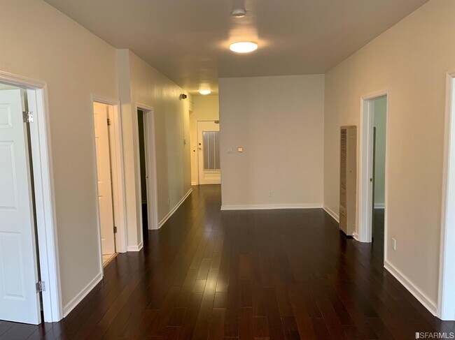 Building Photo - 1880 Page St