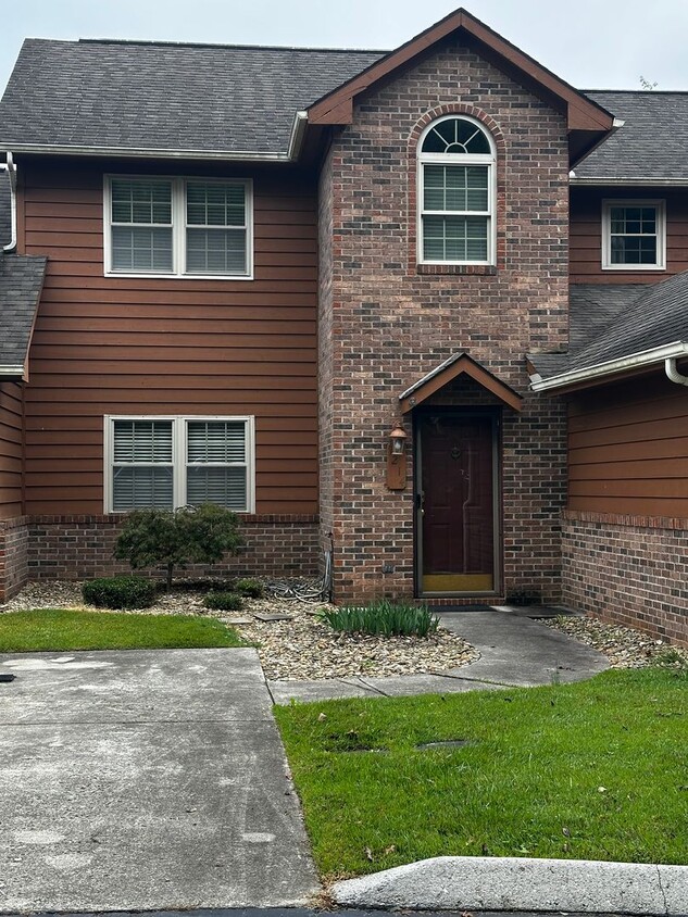 Primary Photo - 2 Bedroom/2.5 Bath in Lyn Mar Downs