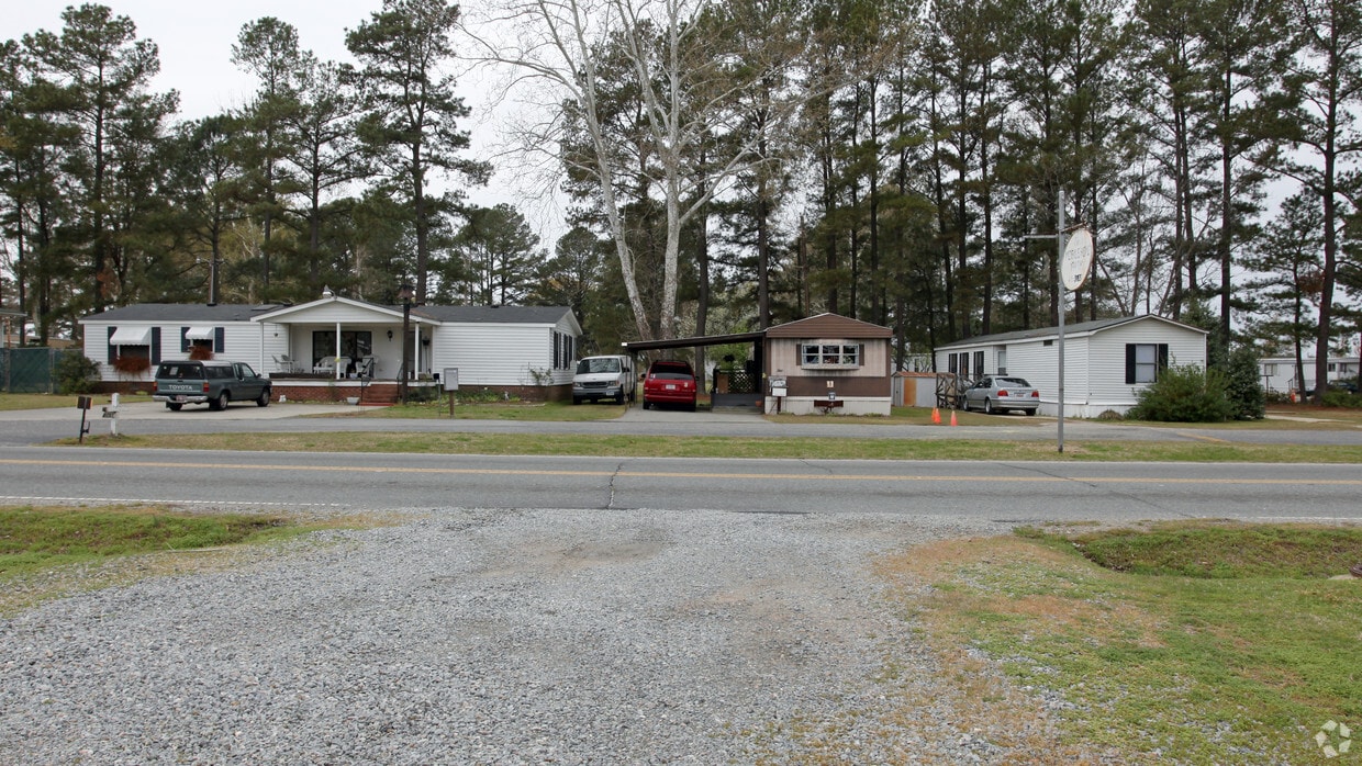 Rick's Mobile Home Apartments in Selma, NC