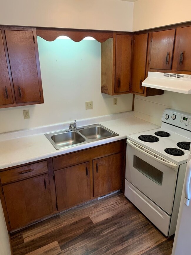 Interior Photo - 326 W Kenwood Dr