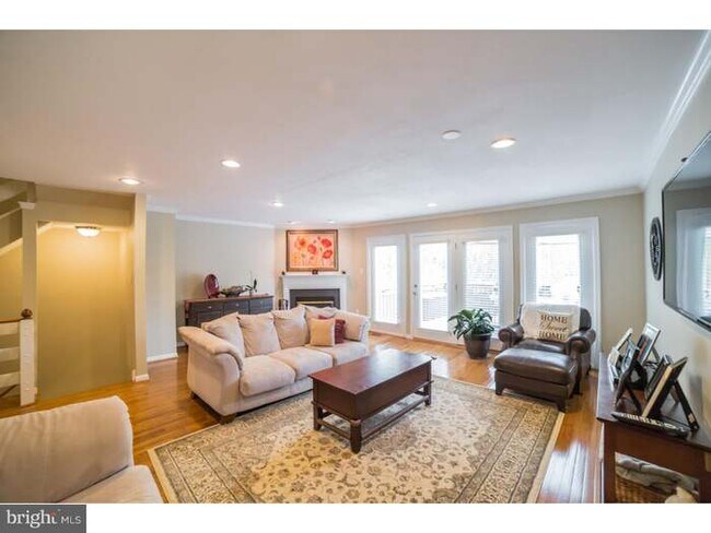 Foto del edificio - 427 Oakmont Ct