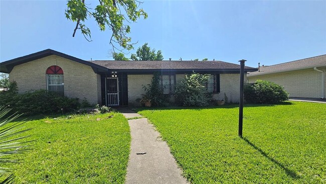Foto del edificio - 8103 Royalwood Dr